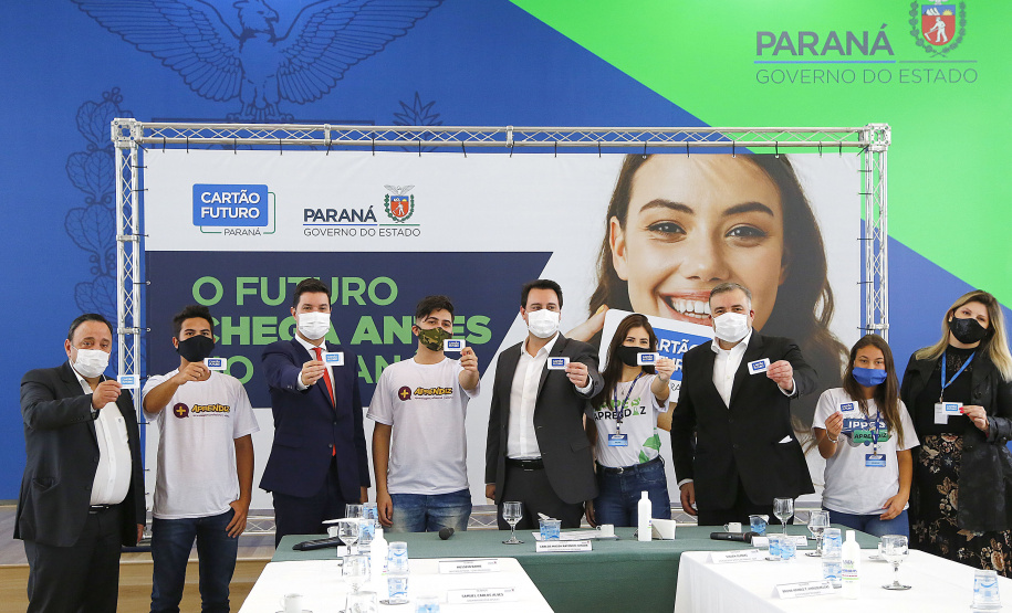 O governador Carlos Massa Ratinho Junior lançou nesta terça-feira (8) o site que dá largada ao cadastramento das empresas interessadas em participar do programa Cartão Futuro Emergencial, criado pelo Governo do Estado para estimular e manter as contratações de jovens aprendizes. Foto: Jonathan Campos/AEN