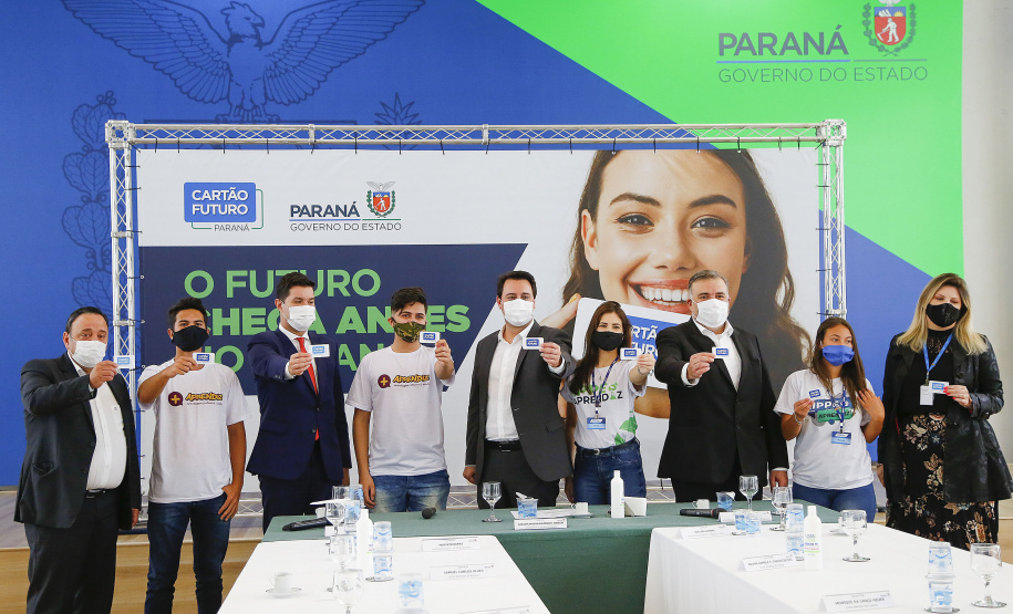 O governador Carlos Massa Ratinho Junior lançou nesta terça-feira (8) o site que dá largada ao cadastramento das empresas interessadas em participar do programa Cartão Futuro Emergencial, criado pelo Governo do Estado para estimular e manter as contratações de jovens aprendizes. Foto: Jonathan Campos/AEN