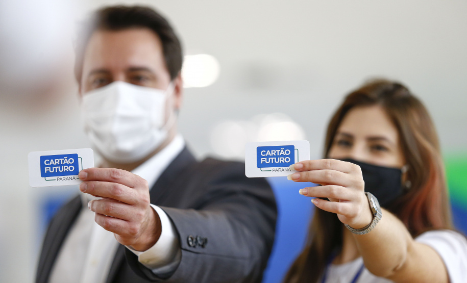 O governador Carlos Massa Ratinho Junior lançou nesta terça-feira (8) o site que dá largada ao cadastramento das empresas interessadas em participar do programa Cartão Futuro Emergencial, criado pelo Governo do Estado para estimular e manter as contratações de jovens aprendizes. Foto: Jonathan Campos/AEN