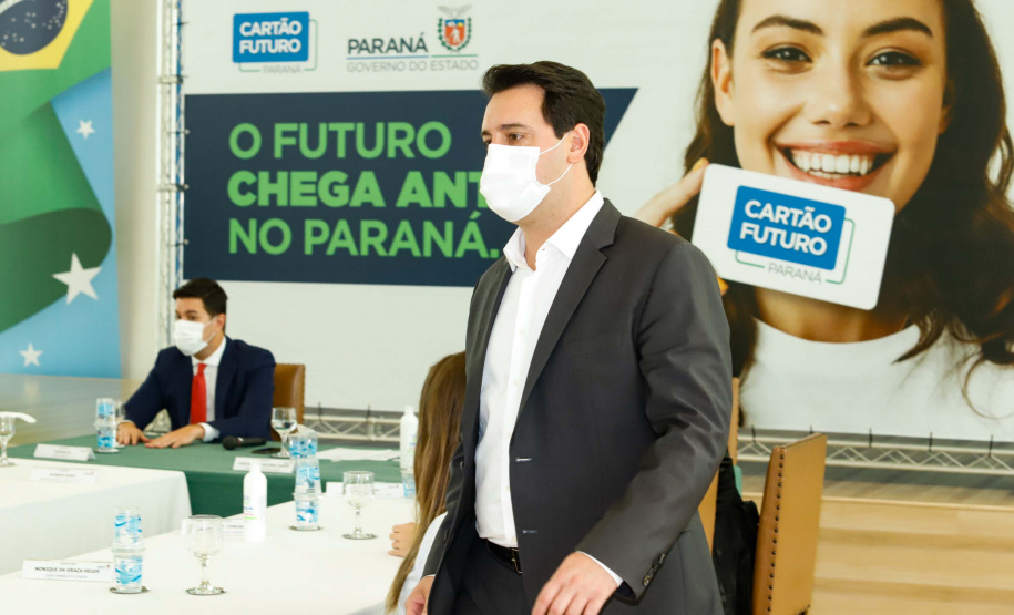 O governador Carlos Massa Ratinho Junior lançou nesta terça-feira (8) o site que dá largada ao cadastramento das empresas interessadas em participar do programa Cartão Futuro Emergencial, criado pelo Governo do Estado para estimular e manter as contratações de jovens aprendizes.