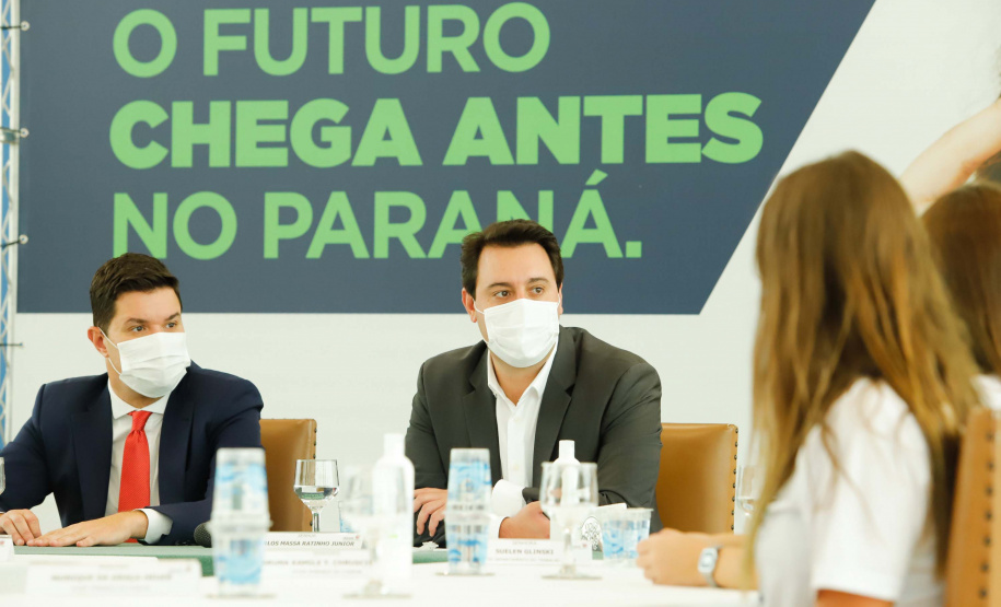 O governador Carlos Massa Ratinho Junior lançou nesta terça-feira (8) o site que dá largada ao cadastramento das empresas interessadas em participar do programa Cartão Futuro Emergencial, criado pelo Governo do Estado para estimular e manter as contratações de jovens aprendizes.