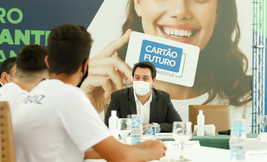 O governador Carlos Massa Ratinho Junior lançou nesta terça-feira (8) o site que dá largada ao cadastramento das empresas interessadas em participar do programa Cartão Futuro Emergencial, criado pelo Governo do Estado para estimular e manter as contratações de jovens aprendizes.