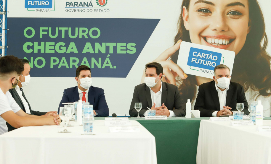 O governador Carlos Massa Ratinho Junior lançou nesta terça-feira (8) o site que dá largada ao cadastramento das empresas interessadas em participar do programa Cartão Futuro Emergencial, criado pelo Governo do Estado para estimular e manter as contratações de jovens aprendizes.