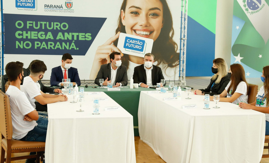 O governador Carlos Massa Ratinho Junior lançou nesta terça-feira (8) o site que dá largada ao cadastramento das empresas interessadas em participar do programa Cartão Futuro Emergencial, criado pelo Governo do Estado para estimular e manter as contratações de jovens aprendizes.