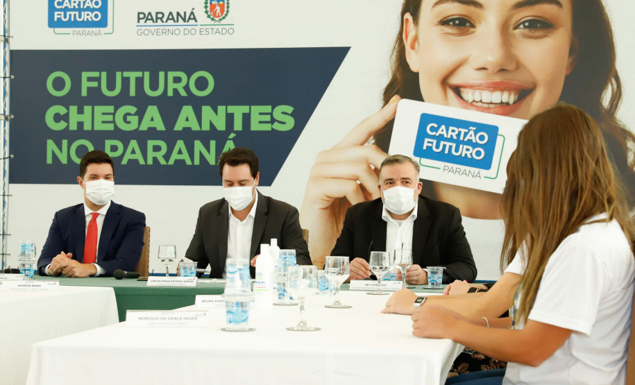 O governador Carlos Massa Ratinho Junior lançou nesta terça-feira (8) o site que dá largada ao cadastramento das empresas interessadas em participar do programa Cartão Futuro Emergencial, criado pelo Governo do Estado para estimular e manter as contratações de jovens aprendizes.