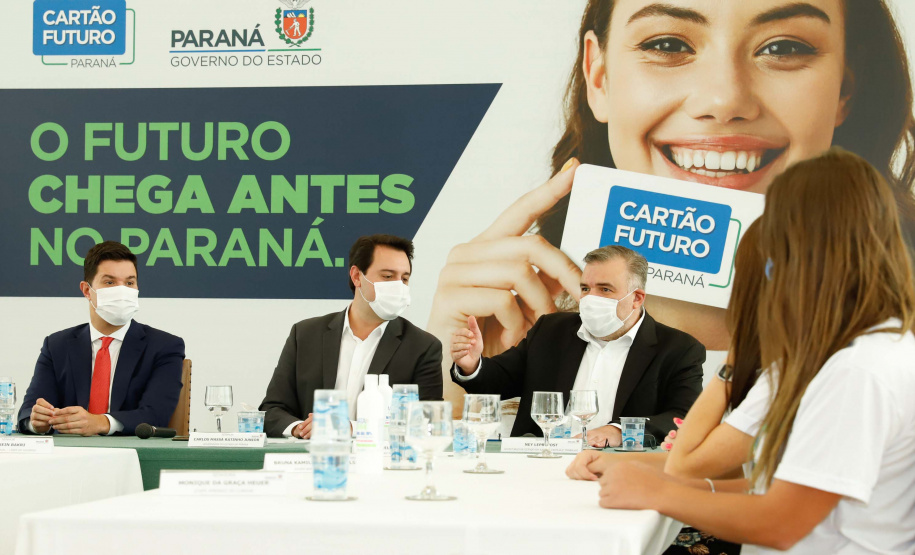 O governador Carlos Massa Ratinho Junior lançou nesta terça-feira (8) o site que dá largada ao cadastramento das empresas interessadas em participar do programa Cartão Futuro Emergencial, criado pelo Governo do Estado para estimular e manter as contratações de jovens aprendizes.