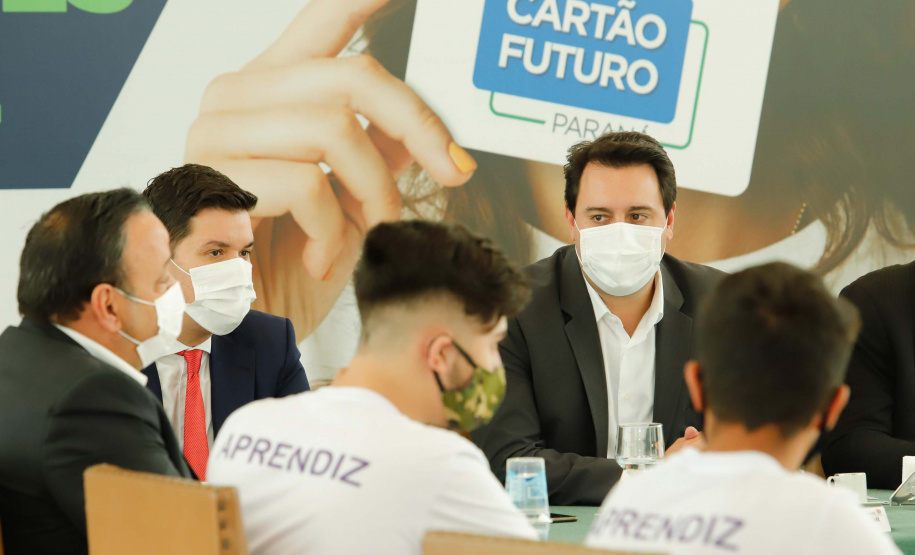 O governador Carlos Massa Ratinho Junior lançou nesta terça-feira (8) o site que dá largada ao cadastramento das empresas interessadas em participar do programa Cartão Futuro Emergencial, criado pelo Governo do Estado para estimular e manter as contratações de jovens aprendizes.