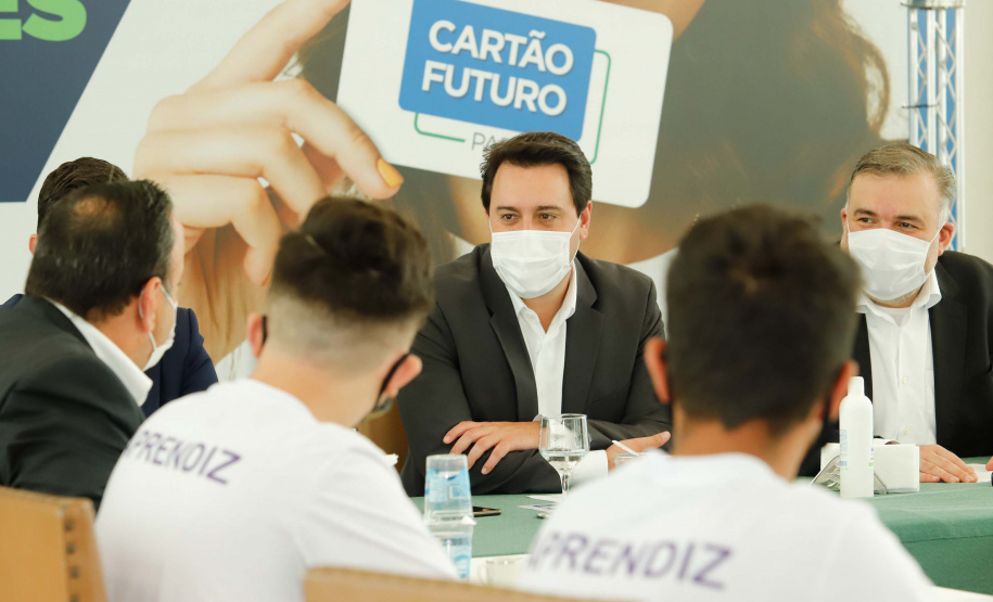 O governador Carlos Massa Ratinho Junior lançou nesta terça-feira (8) o site que dá largada ao cadastramento das empresas interessadas em participar do programa Cartão Futuro Emergencial, criado pelo Governo do Estado para estimular e manter as contratações de jovens aprendizes.