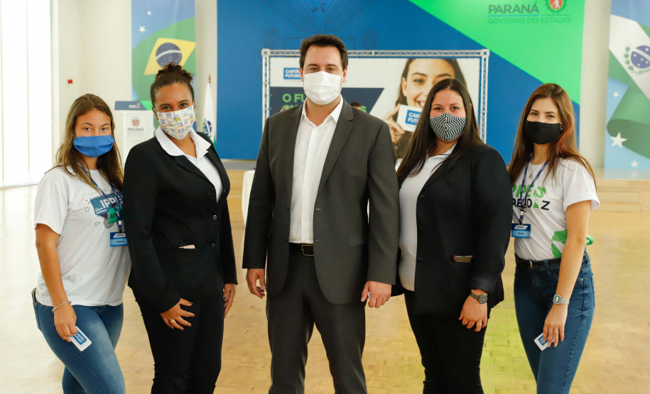 O governador Carlos Massa Ratinho Junior lançou nesta terça-feira (8) o site que dá largada ao cadastramento das empresas interessadas em participar do programa Cartão Futuro Emergencial, criado pelo Governo do Estado para estimular e manter as contratações de jovens aprendizes.