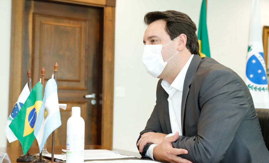 O governador Carlos Massa Ratinho Junior recebeu nesta quinta-feira (4), no Palácio Iguaçu, em Curitiba, o governador da província argentina de Tucumán, Juan Luis Manzur,