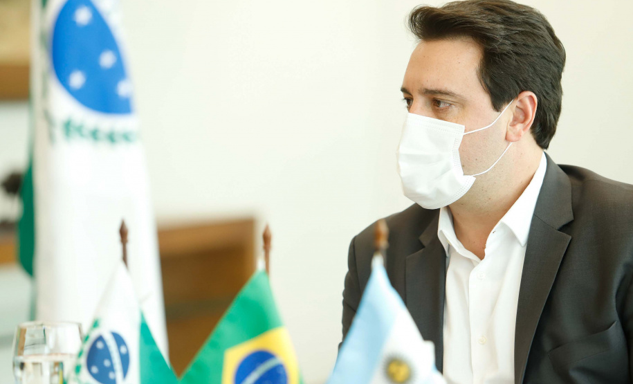 O governador Carlos Massa Ratinho Junior recebeu nesta quinta-feira (4), no Palácio Iguaçu, em Curitiba, o governador da província argentina de Tucumán, Juan Luis Manzur,