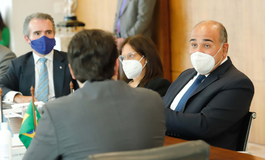 O governador Carlos Massa Ratinho Junior recebeu nesta quinta-feira (4), no Palácio Iguaçu, em Curitiba, o governador da província argentina de Tucumán, Juan Luis Manzur,