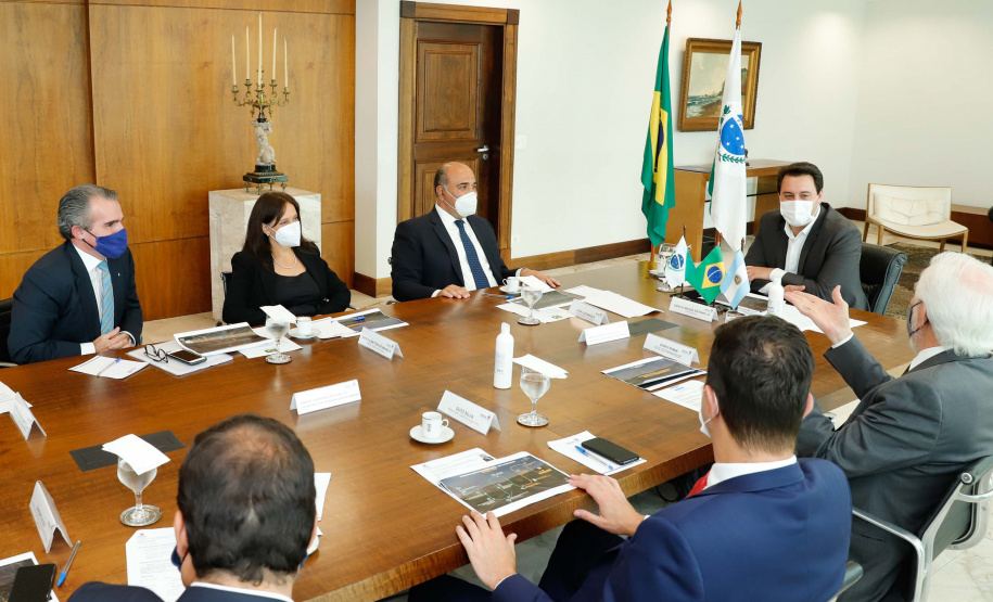 O governador Carlos Massa Ratinho Junior recebeu nesta quinta-feira (4), no Palácio Iguaçu, em Curitiba, o governador da província argentina de Tucumán, Juan Luis Manzur,