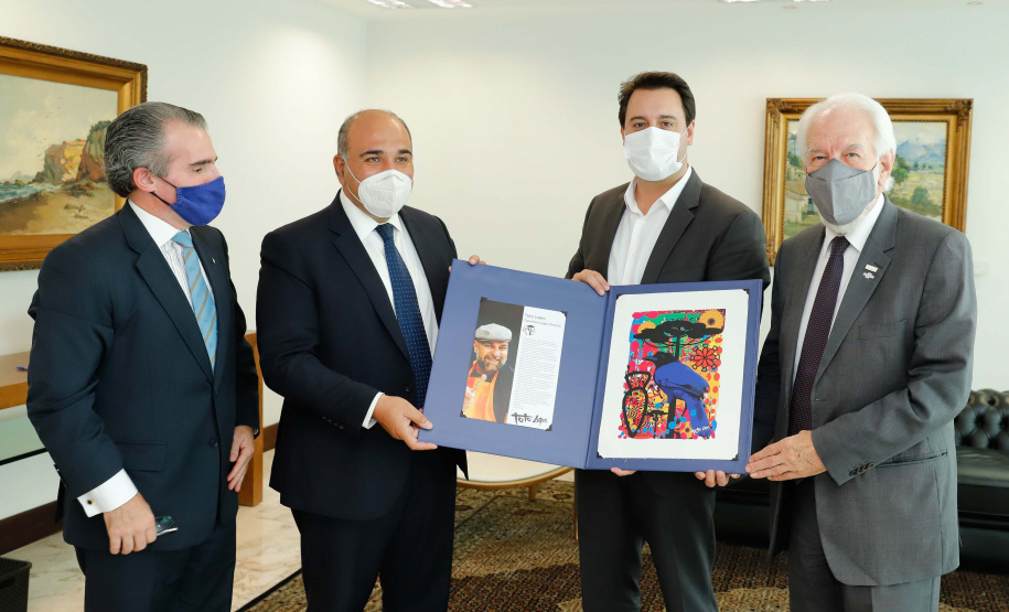 O governador Carlos Massa Ratinho Junior recebeu nesta quinta-feira (4), no Palácio Iguaçu, em Curitiba, o governador da província argentina de Tucumán, Juan Luis Manzur,