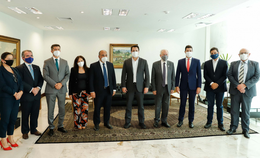 O governador Carlos Massa Ratinho Junior recebeu nesta quinta-feira (4), no Palácio Iguaçu, em Curitiba, o governador da província argentina de Tucumán, Juan Luis Manzur,