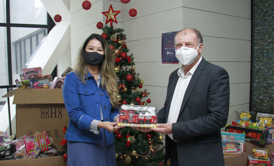 A participação dos servidores da Secretaria do Desenvolvimento Urbano e de Obras Públicas e Paranacidade, na Campanha Natal Voluntário resultou na doação de mais de 1500 brinquedos que serão entregues a crianças carentes. . Foto:SEDU