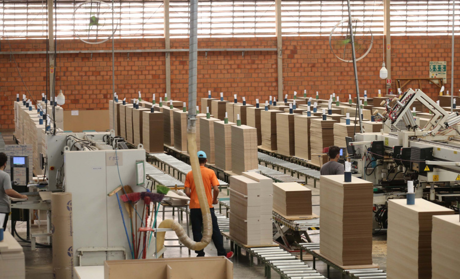 Caemmun Arapongas Paraná tem o maior crescimento industrial do País em outubro. Foto: Geraldo Bubniak/AEN