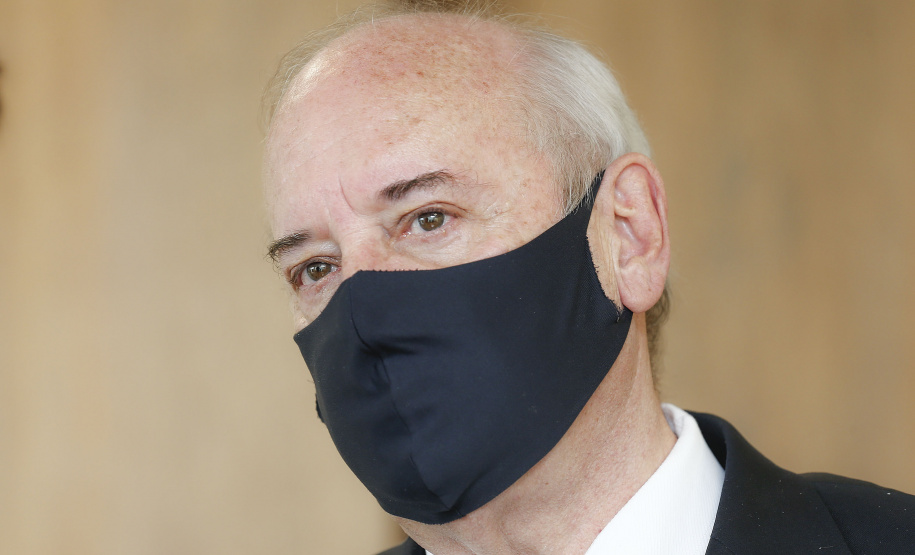 O governador Carlos Massa Ratinho Junior recebeu nesta quarta-feira (9) notas técnicas do Movimento Pró-Paraná e do Instituto de Engenharia do Paraná (IEP) de apoio aos projetos de modernização da Orla de Matinhos e da construção da Ponte de Guaratuba, no Litoral. As obras fazem parte do planejamento estratégico do Governo do Estado e atendem demandas históricas de moradores e turistas, além de promover integração e desenvolvimento social.Foto: Jonathan Campos/AEN