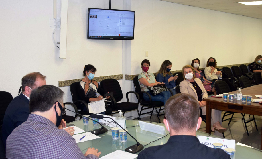 A última reunião ordinária do ano da Comissão Intergestores Bipartite do Paraná (CIB) realizada nesta quarta-feira (9), por meio de videoconferência, definiu pela atenção redobrada em relação à Covid-19 por parte do Estado e municípios no período das festas de final de ano.Foto: Mônica Candéo Iurk