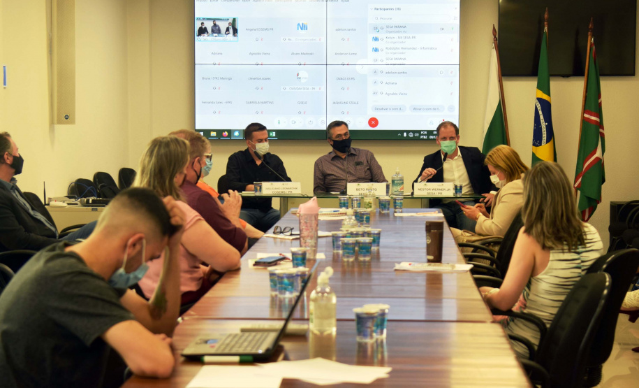 A última reunião ordinária do ano da Comissão Intergestores Bipartite do Paraná (CIB) realizada nesta quarta-feira (9), por meio de videoconferência, definiu pela atenção redobrada em relação à Covid-19 por parte do Estado e municípios no período das festas de final de ano.Foto: Mônica Candéo Iurk