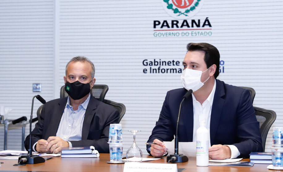 O Governo do Paraná recebeu nesta quinta-feira (10) R$ 31,8 milhões para dar continuidade ao programa de contenção de cheias que está em andamento nos municípios da Região Metropolitana de Curitiba. Os recursos foram liberados pelo ministro do Desenvolvimento Regional, Rogério Marinho, em um ato com o governador Carlos Massa Ratinho Junior, no Palácio Iguaçu.