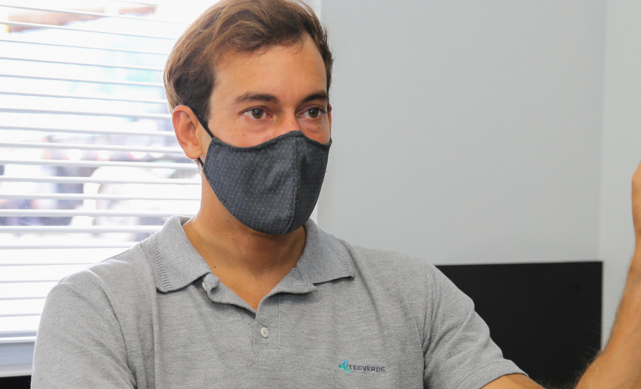 O governador Carlos Massa Ratinho Junior e o Ministro do Desenvolvimento Regional, Rogério Marinho  visitam nesta quinta-feira (1), em Araucaria a  TecVerde empresa da área de Construção Civil que executa edificações em Wood Frame. Na foto, CEO da Tecverde, Caio Bonatto.Araucaria, 10/12/2020 - Foto: Geraldo Bubniak/AEN