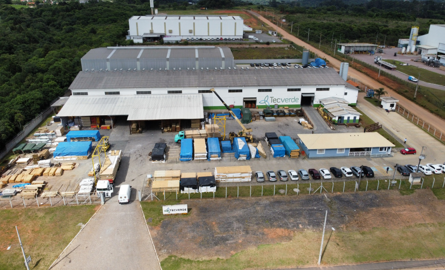 O governador Carlos Massa Ratinho Junior e o Ministro do Desenvolvimento Regional, Rogério Marinho  visitam nesta quinta-feira (1), em Araucaria a  TecVerde empresa da área de Construção Civil que executa edificações em Wood Frame.Araucaria, 10/12/2020 - Foto: Geraldo Bubniak/AEN