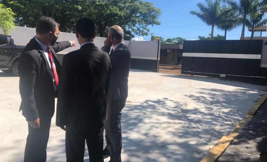 As obras nas unidades penais de Maringá foram concluídas e entregues quarta-feira (09), em solenidade com a presença do secretário estadual da Segurança Pública, Romulo Marinho Soares. Foram investidos R$ 2,2 milhões para revitalização, ampliação e melhorias na Penitenciária Estadual de Maringá, na Colônia Penal e Industrial e na Casa de Custódia – todas concentradas em um único endereço.
Foto: SESP