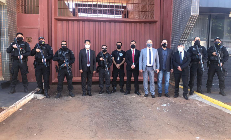 As obras nas unidades penais de Maringá foram concluídas e entregues quarta-feira (09), em solenidade com a presença do secretário estadual da Segurança Pública, Romulo Marinho Soares. Foram investidos R$ 2,2 milhões para revitalização, ampliação e melhorias na Penitenciária Estadual de Maringá, na Colônia Penal e Industrial e na Casa de Custódia – todas concentradas em um único endereço.
Foto: SESP