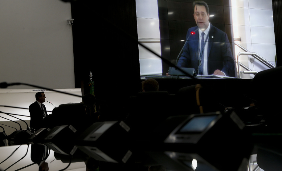 O Governador Carlos Massa Ratinho Junior recebeu, na noite desta terça-feira (10), o diploma e a Medalha de Distinção Judiciária, do Tribunal de Justiça do Paraná. A horaria foi entregue pelo atual presidente, desembargador Adalberto Jorge Xisto Pereira e pelo presidente eleito desembargador José Laurindo de Souza Netto, em uma sessão solene na sede do Tribunal. Foto: Jonathan Campos/AEN