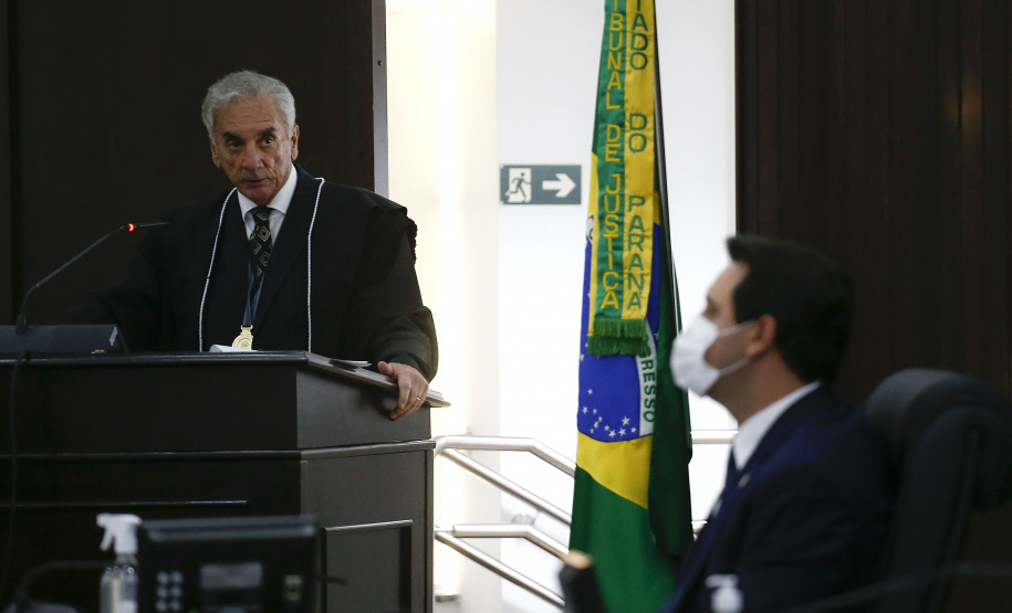 Durante a solenidade o desembargador Irajá Romeo Hilgenberg Prestes Mattar recebeu a Medalha de Excelência Judiciária, pelos seus 50 anos de exercícios da magistratura. O juiz é o único no País a atuar como magistrado por cinco décadas ininterrupta Foto: Jonathan Campos/AEN