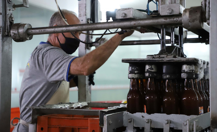 Fica em Paranavaí a maior empresa fabricante de suco de laranja integral do Brasil. Criada em 2012, a Prats foi pensada para socorrer os negócios da família Pratinha, que entre os anos de 2006 e 2011 viu seus rendimentos diluirem com a crise no setor de citrus no Brasil e no exterior.