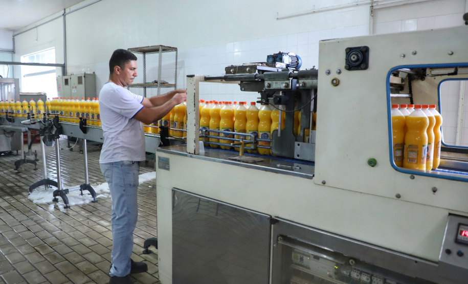 Fica em Paranavaí a maior empresa fabricante de suco de laranja integral do Brasil. Criada em 2012, a Prats foi pensada para socorrer os negócios da família Pratinha, que entre os anos de 2006 e 2011 viu seus rendimentos diluirem com a crise no setor de citrus no Brasil e no exterior.