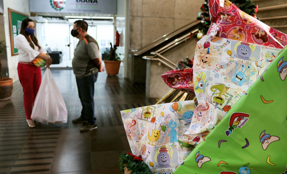 Mais de 1,5 mil brinquedos arrecadados pela Segurança Pública são entregues ao projeto Natal Voluntário. Foto:SESP
