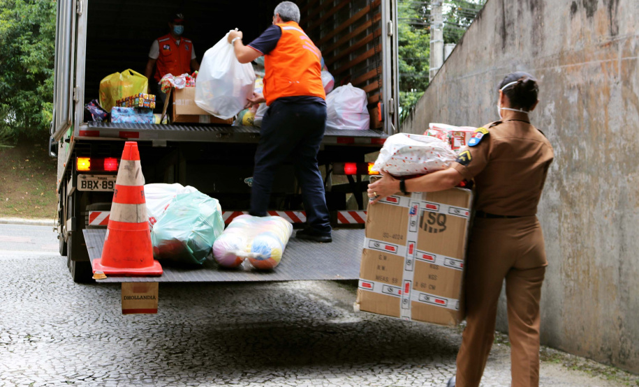 Mais de 1,5 mil brinquedos arrecadados pela Segurança Pública são entregues ao projeto Natal Voluntário. Foto:SESP