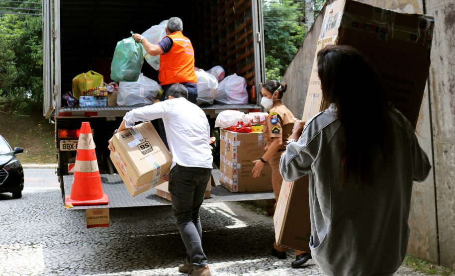 Mais de 1,5 mil brinquedos arrecadados pela Segurança Pública são entregues ao projeto Natal Voluntário. Foto:SESP