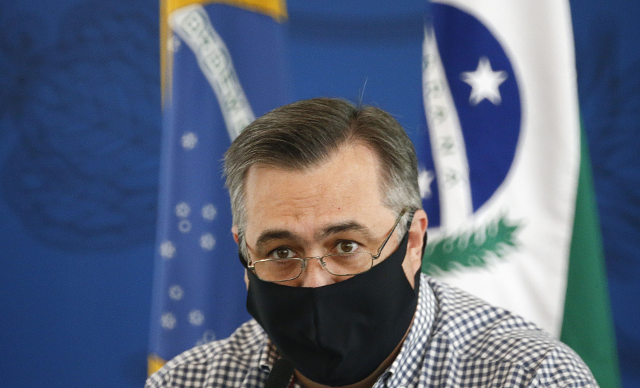 O governador Carlos Massa Ratinho Junior destacou nesta sexta-feira (11) que o Paraná está preparado para a campanha de vacinação contra o novo coronavírus assim que as vacinas forem aprovadas pelos órgãos reguladores. Ele também disse que a imunização respeitará o calendário nacional, que o Estado continua conversando com laboratórios e que tem R$ 200 milhões disponíveis para eventual aquisição, se necessário.Foto: Jonathan Campos/AEN