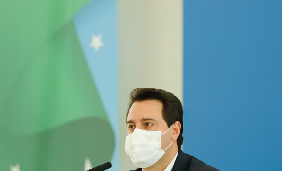 O governador Carlos Massa Ratinho Junior destacou nesta sexta-feira (11) que o Paraná está preparado para a campanha de vacinação contra o novo coronavírus assim que as vacinas forem aprovadas pelos órgãos reguladores. Ele também disse que a imunização respeitará o calendário nacional, que o Estado continua conversando com laboratórios e que tem R$ 200 milhões disponíveis para eventual aquisição, se necessário.