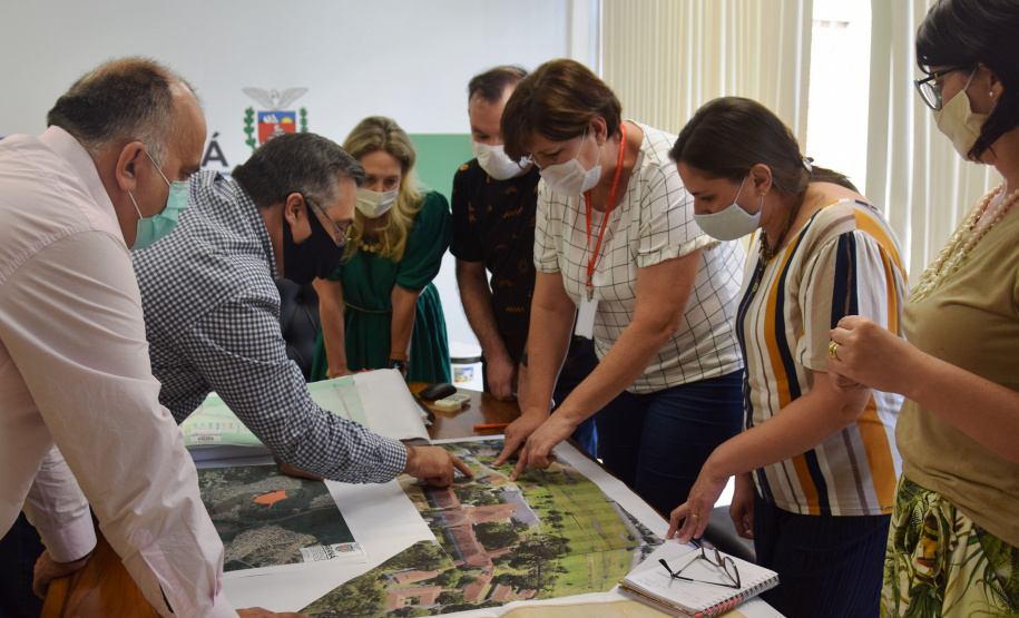 A reestruturação do Hospital de Dermatologia Sanitária do Paraná (HDSPR), em Piraquara, foi discutida em reunião entre o secretário estadual da Saúde, Beto Preto, técnicos da pasta e diretores da instituição. Americo Antonio