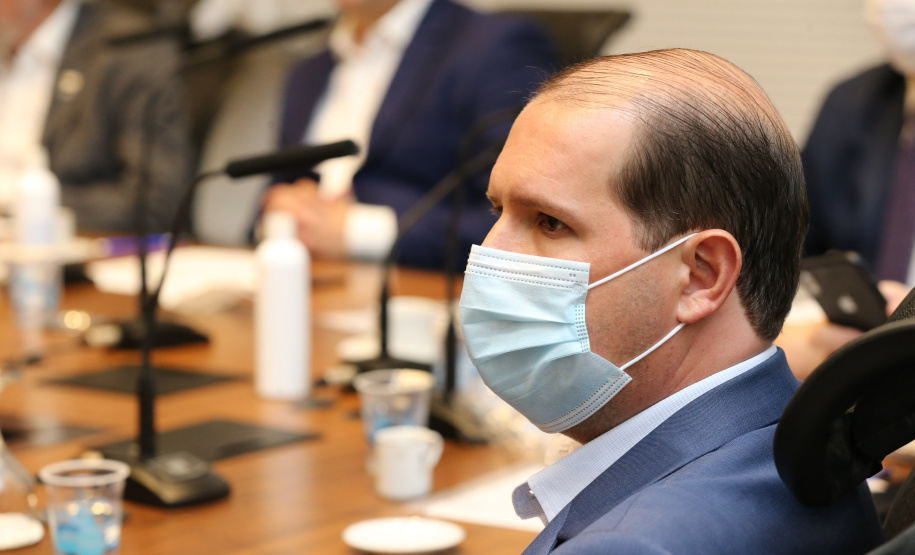 O governador Carlos Massa Ratinho Junior participa  nesta segunda-feira (14)  de videoconferencia com secretarios e empresarios  sobre o Plano Estadual de Retomada e Desenvolvimento Economico, no Palacio Iguacu. Na foto, Secretário de Administração e Previdência do Paraná, Marcel Micheletto Curitiba, 14/11/2020. Foto: Geraldo Bubniak/AEN