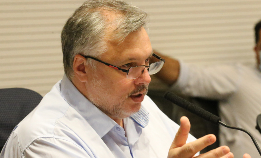 O governador Carlos Massa Ratinho Junior participa  nesta segunda-feira (14)  de videoconferencia com secretarios e empresarios  sobre o Plano Estadual de Retomada e Desenvolvimento Economico, no Palacio Iguacu. Na foto, o empresario Jefferson Nogaroli.Curitiba, 14/11/2020. Foto: Geraldo Bubniak/AEN