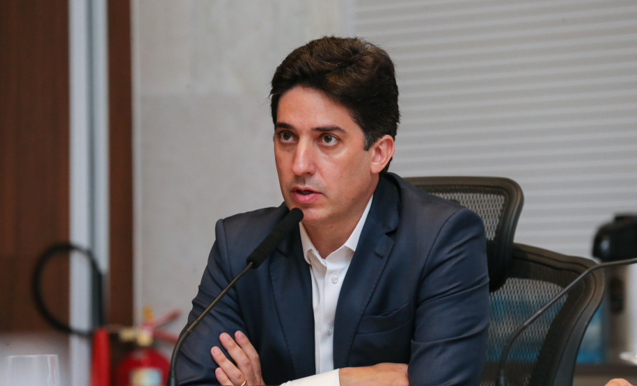 O governador Carlos Massa Ratinho Junior participa  nesta segunda-feira (14)  de videoconferencia com secretarios e empresarios  sobre o Plano Estadual de Retomada e Desenvolvimento Economico, no Palacio Iguacu. Na foto, secretário de Estado do Planejamento e Projetos Estruturantes, Valdemar Bernardo Jorge Curitiba, 14/11/2020. Foto: Geraldo Bubniak/AEN