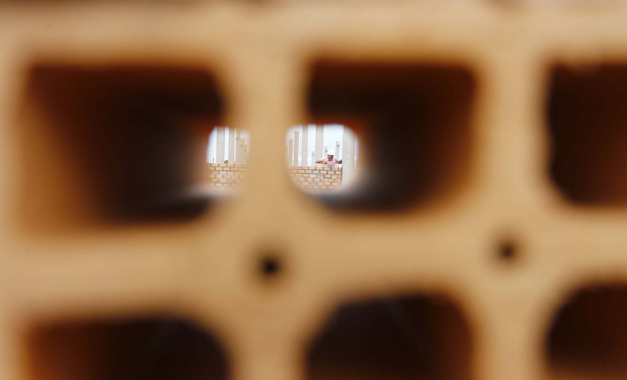 Santa Tereza do Oeste, município com pouco mais de 10 mil habitantes, terá, a seu próprio modo, um pequeno shopping. A solução tem nome mais burocrático, barracão comercial, mas o projeto não é nada simples. A ideia é que ele seja um espaço de convívio das famílias num complexo que contará com um centro cultural e, futuramente, será a “porta de entrada” de um passeio sobre o Parque Nacional do Iguaçu, que margeia a cidade. Foto: Jonathan Campos/ AEN