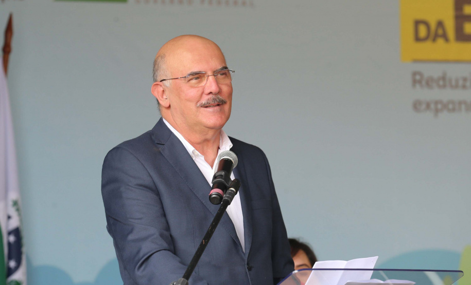 O governador Carlos Massa Ratinho Junior realiza  nesta terca-feira (15), a entrega 45  Ônibus Rural Escolar   acompanhado do ministro da Educação, Milton Ribeiro e do secretario de Educacao Renato Feder. Curitiba, 15/11/2020. Foto: Geraldo Bubniak/AEN