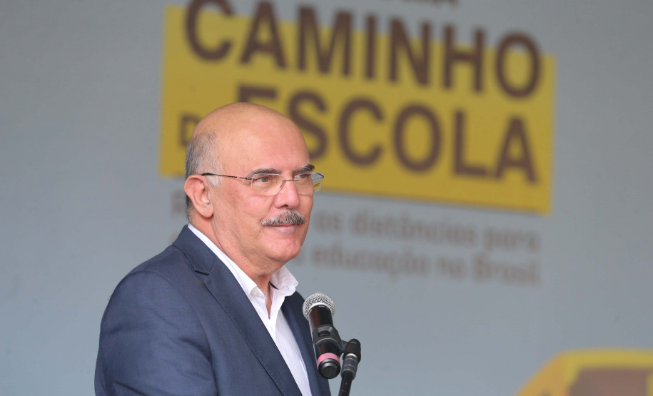 O governador Carlos Massa Ratinho Junior realiza  nesta terca-feira (15), a entrega 45  Ônibus Rural Escolar   acompanhado do ministro da Educação, Milton Ribeiro e do secretario de Educacao Renato Feder. Curitiba, 15/11/2020. Foto: Geraldo Bubniak/AEN