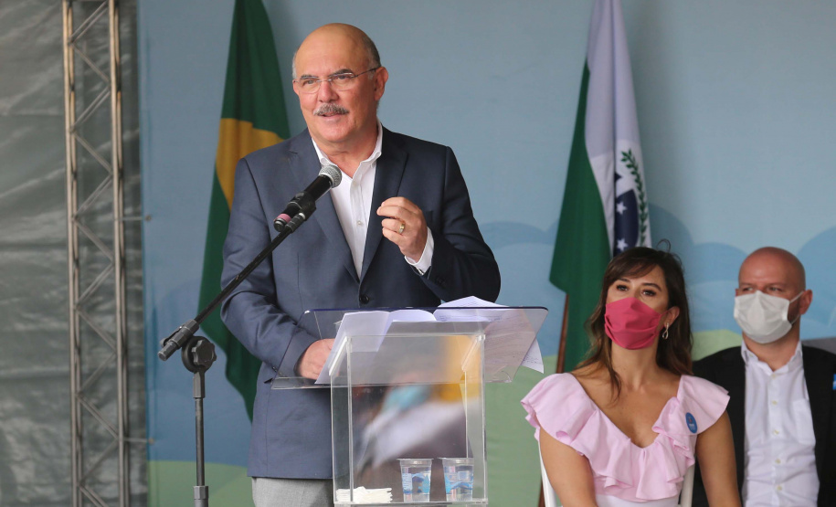 O governador Carlos Massa Ratinho Junior realiza  nesta terca-feira (15), a entrega 45  Ônibus Rural Escolar   acompanhado do ministro da Educação, Milton Ribeiro e do secretario de Educacao Renato Feder. Curitiba, 15/11/2020. Foto: Geraldo Bubniak/AEN
