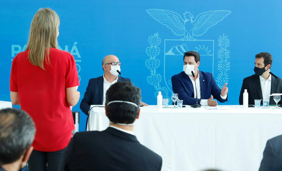 Paraná vai começar em 18 de fevereiro em formato híbrido. 
A confirmação do calendário escolar foi feita pelo governador Carlos Massa Ratinho Junior durante entrevista coletiva, nesta terça-feira (15), no Palácio Iguaçu.