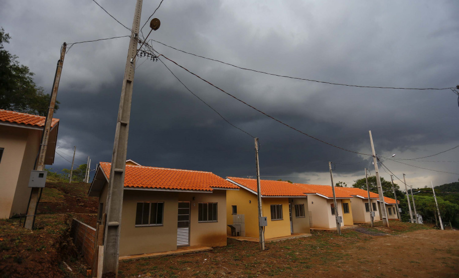 As 20 casas populares do conjunto habitacional erguido no bairro Jardim Planalto em Guaraniaçu, na região Oeste do Estado, serão entregues no começo de 2021. O empreendimento é uma parceria do Governo do Paraná, da Itaipu Binacional e da prefeitura do município e recebeu investimento de R$ 1.035.744,30. Ele se soma a projetos similares que estão em andamento em outros 15 municípios. - 02-12-2020 - Foto: Jonathan Campos/ AEN