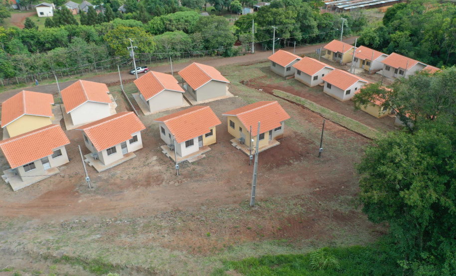 As 20 casas populares do conjunto habitacional erguido no bairro Jardim Planalto em Guaraniaçu, na região Oeste do Estado, serão entregues no começo de 2021. O empreendimento é uma parceria do Governo do Paraná, da Itaipu Binacional e da prefeitura do município e recebeu investimento de R$ 1.035.744,30. Ele se soma a projetos similares que estão em andamento em outros 15 municípios. - 02-12-2020 - Foto: Alessandro Vieira/ AEN