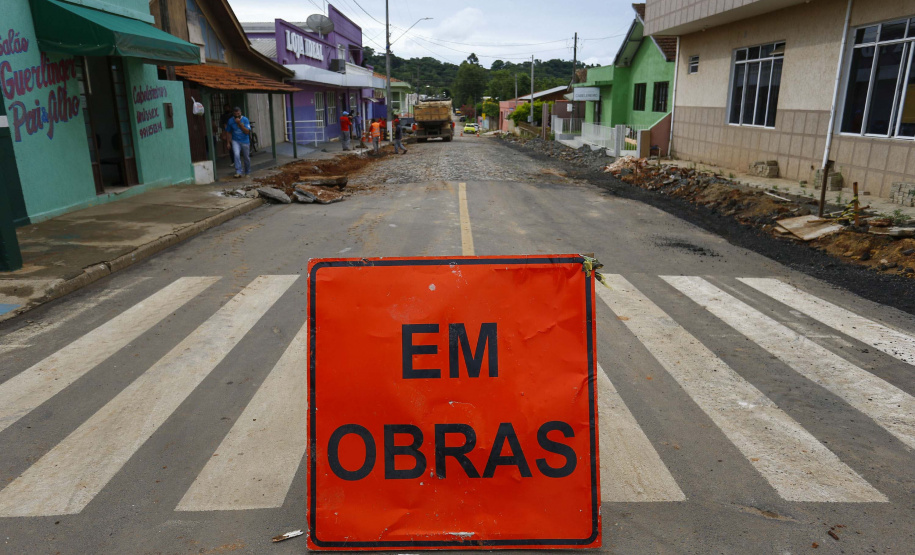 IPIRANGA - 02-12-2020 - OBRAS DE PAVIMENTAÇÃO NA CIDADE DE IPIRANGA - Foto: Jonathan Campos/ AEN